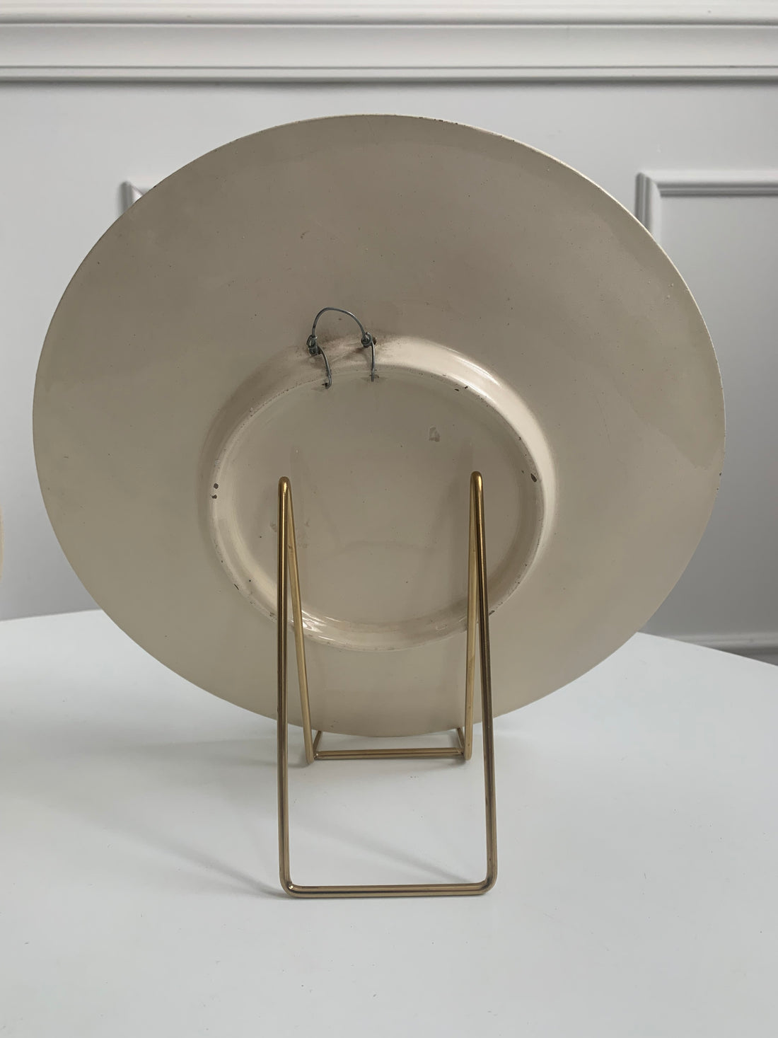 Paire d'assiettes Longchamp XIXème en barbotine (restaurées, livraison incluse)