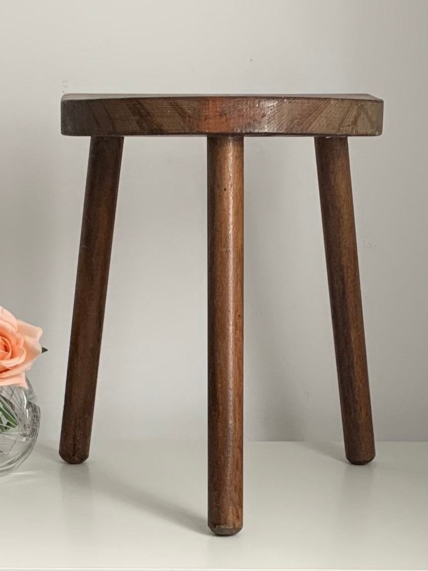 Tabouret tripode ancien