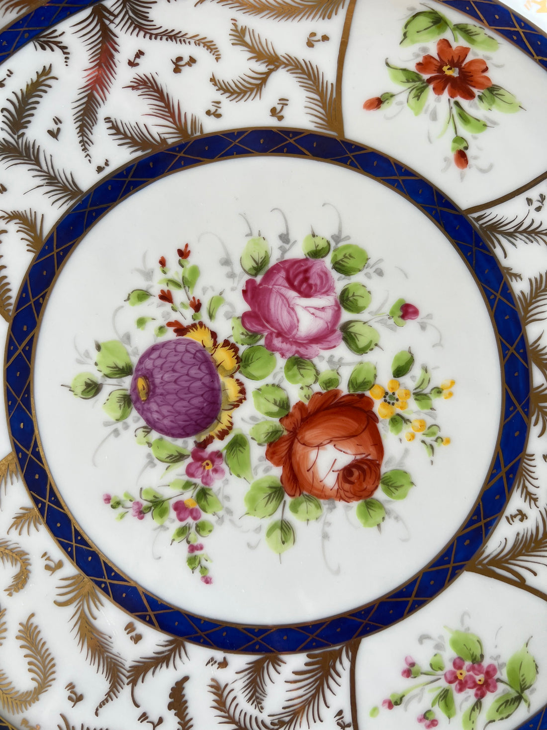 Plat rond XIXème en porcelaine de Paris