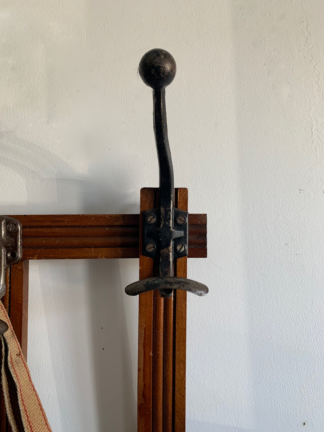 Porte-manteau mural 1940