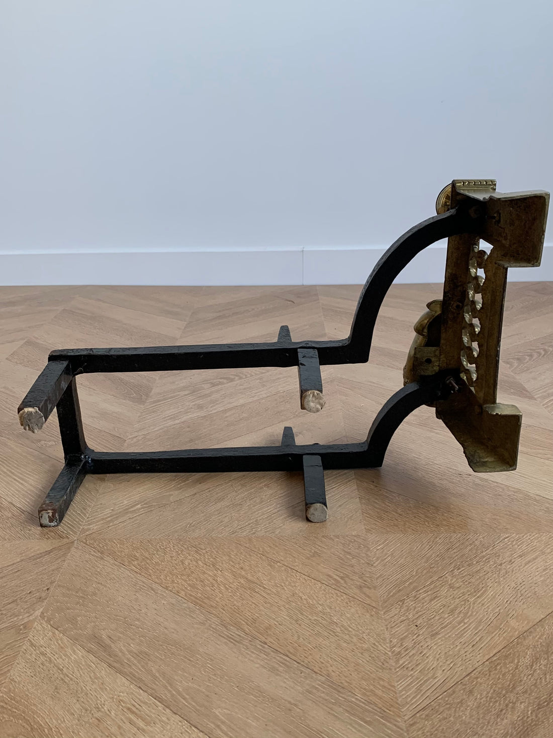 Paire de chenets Louis XVI aux lions