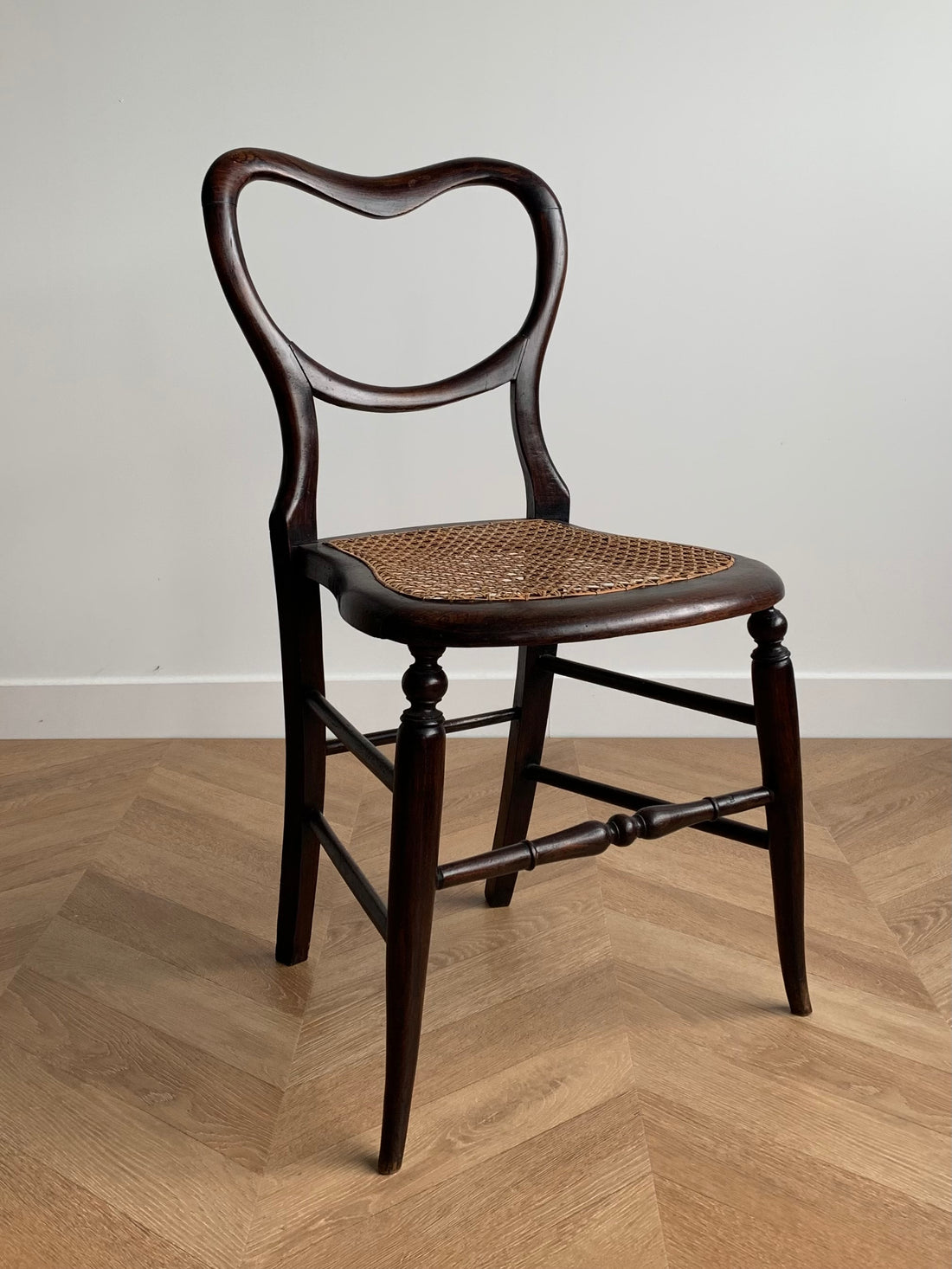 Chaise anglaise 1900 dossier coeur