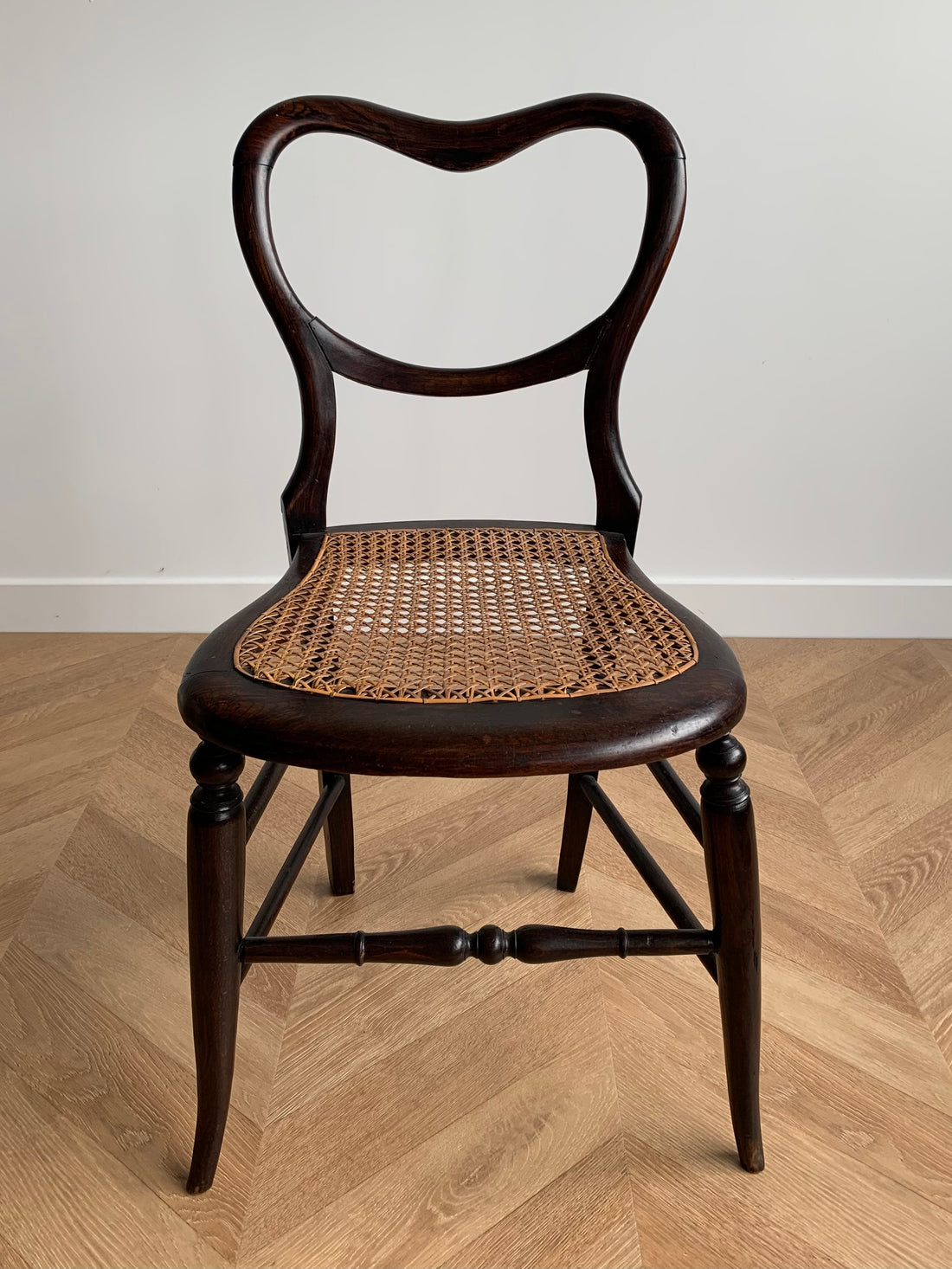 Chaise anglaise 1900 dossier coeur