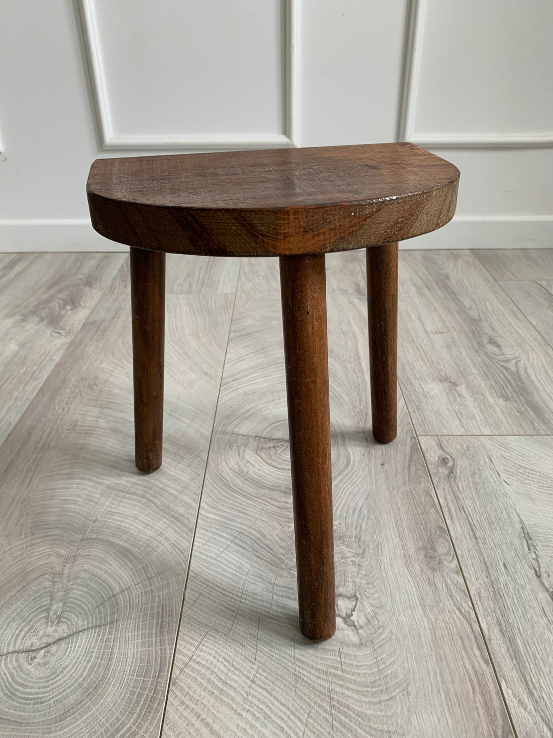 Tabouret tripode ancien