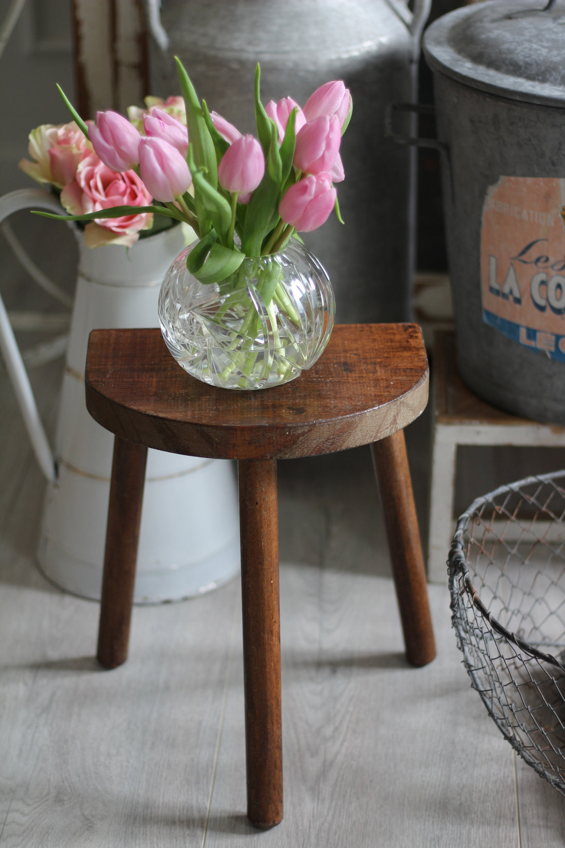 Tabouret tripode ancien