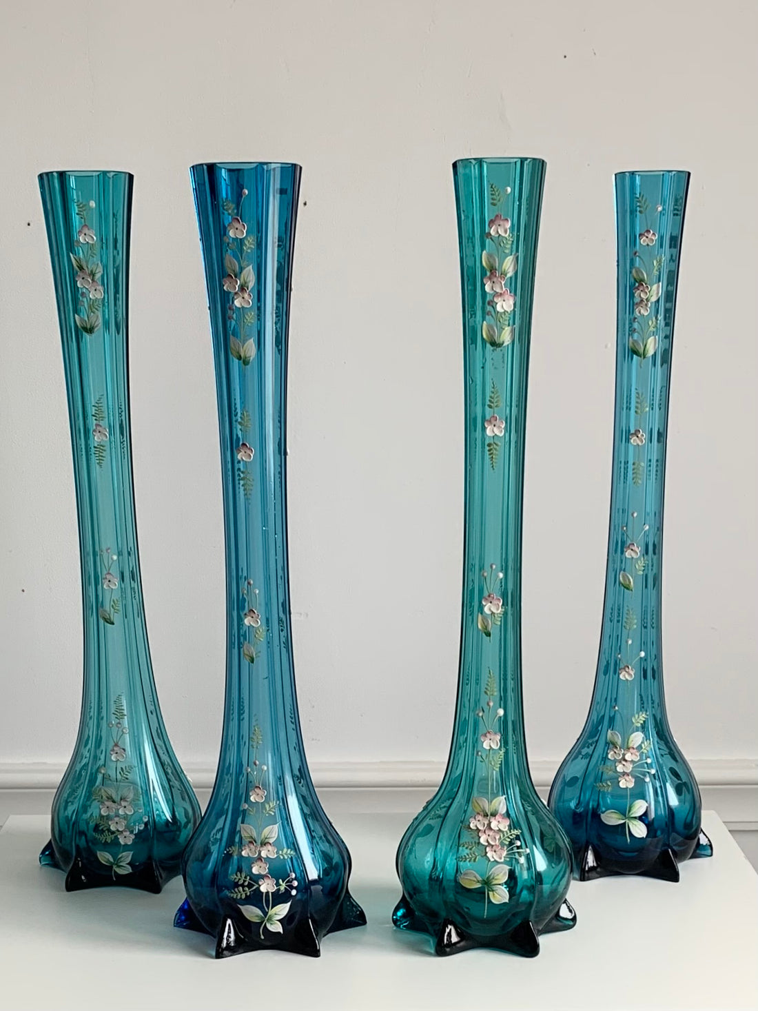 Grands vases soliflores émaillés