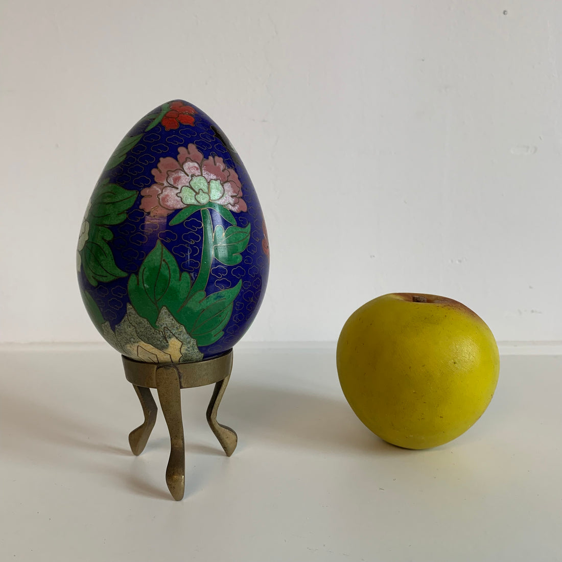 Grand oeuf en laiton cloisonné