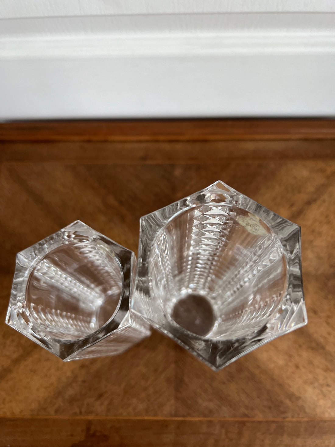 Paire de vases sculpturaux en cristal