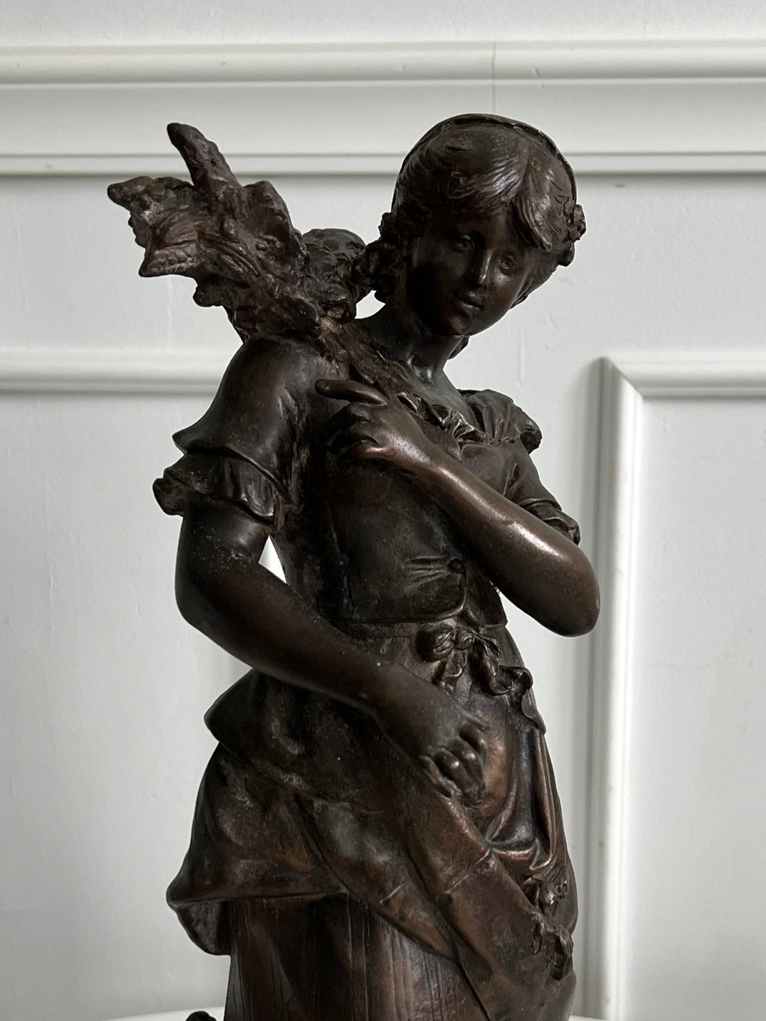 Auguste Moreau - Jeune femme à l'oiseau