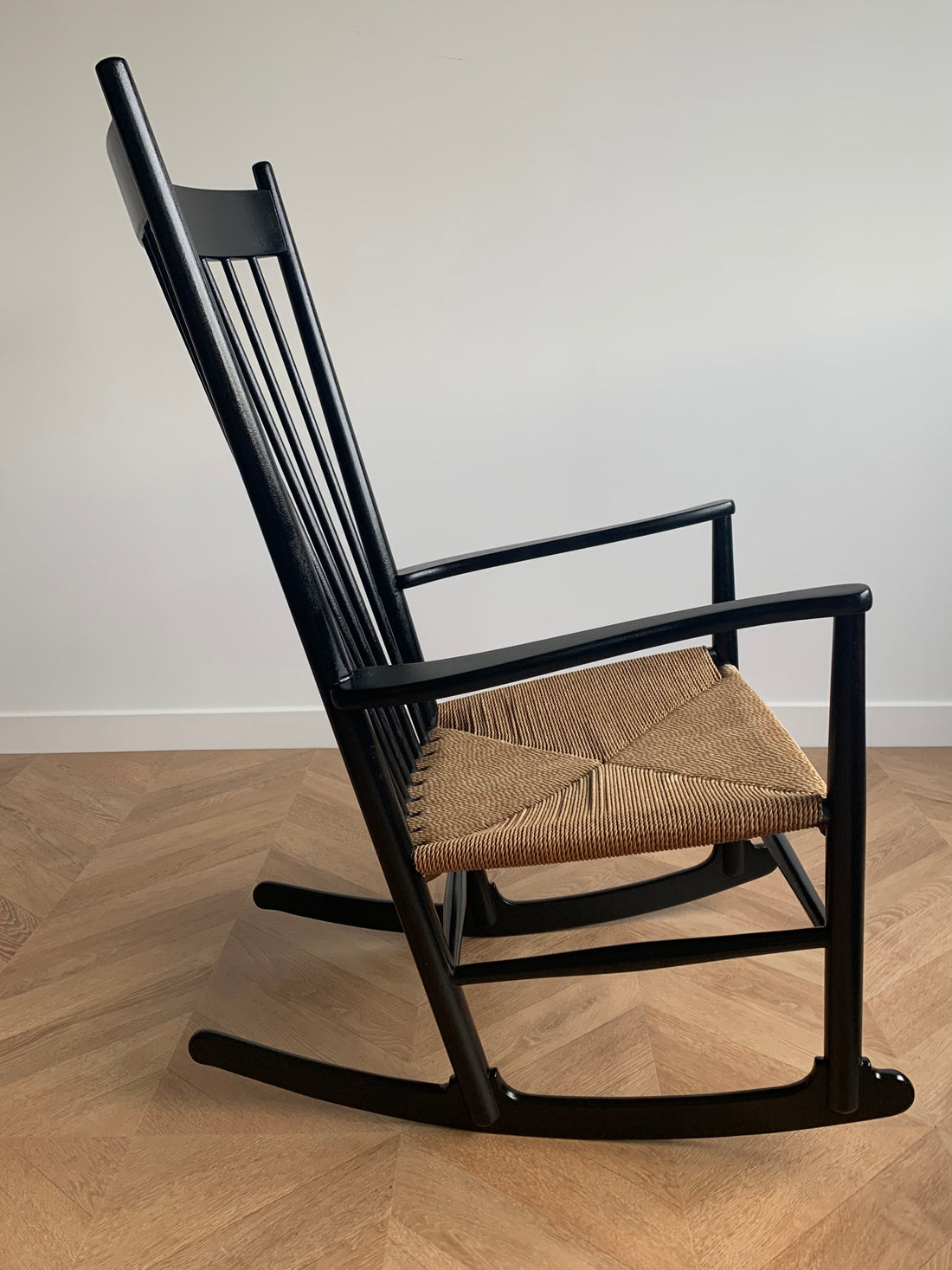 Rocking-chair J16 Hans Wegner (livraison incluse -modèle de gauche)