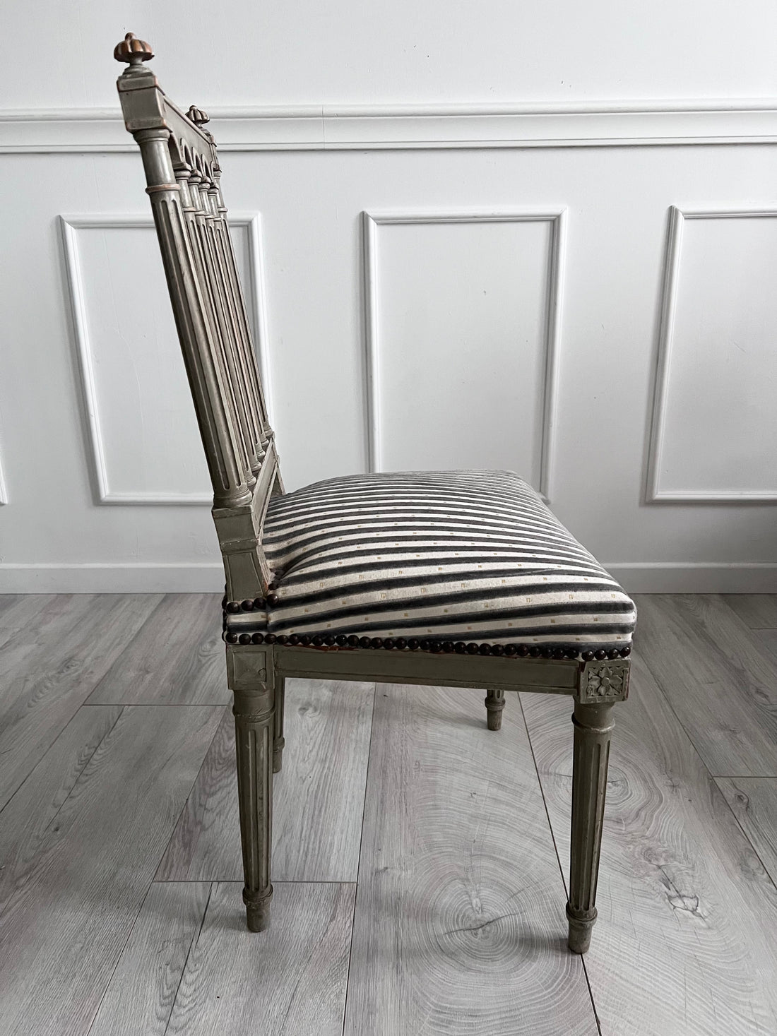 Chaise velours gris de style Louis XVI - France - 1890