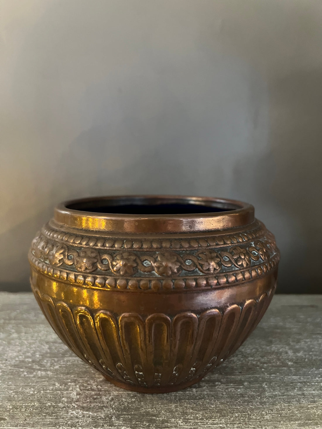 Cache-pot en faïence cuivrée Gustave De Bruyn 1910