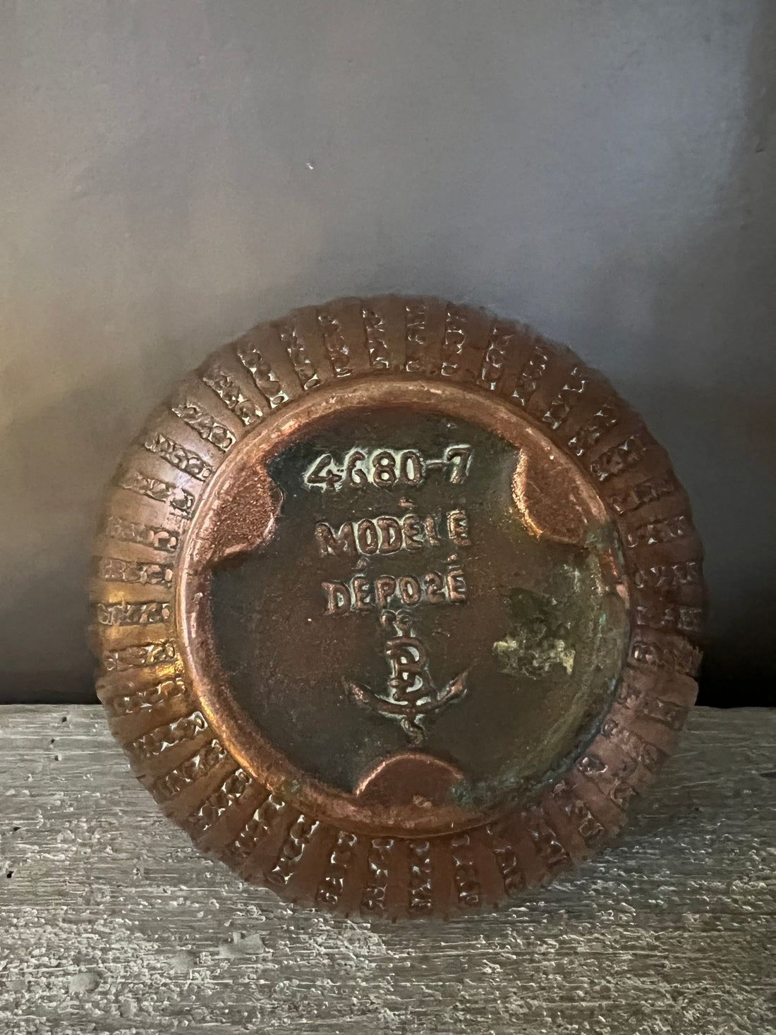 Cache-pot en faïence cuivrée Gustave De Bruyn 1910