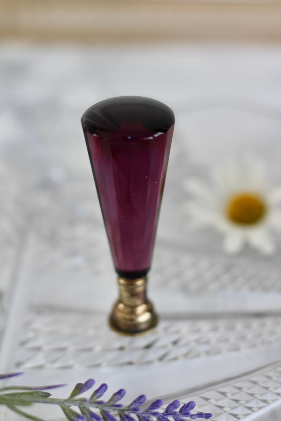 Sceau à cacheter en verre améthyste, vers 1900