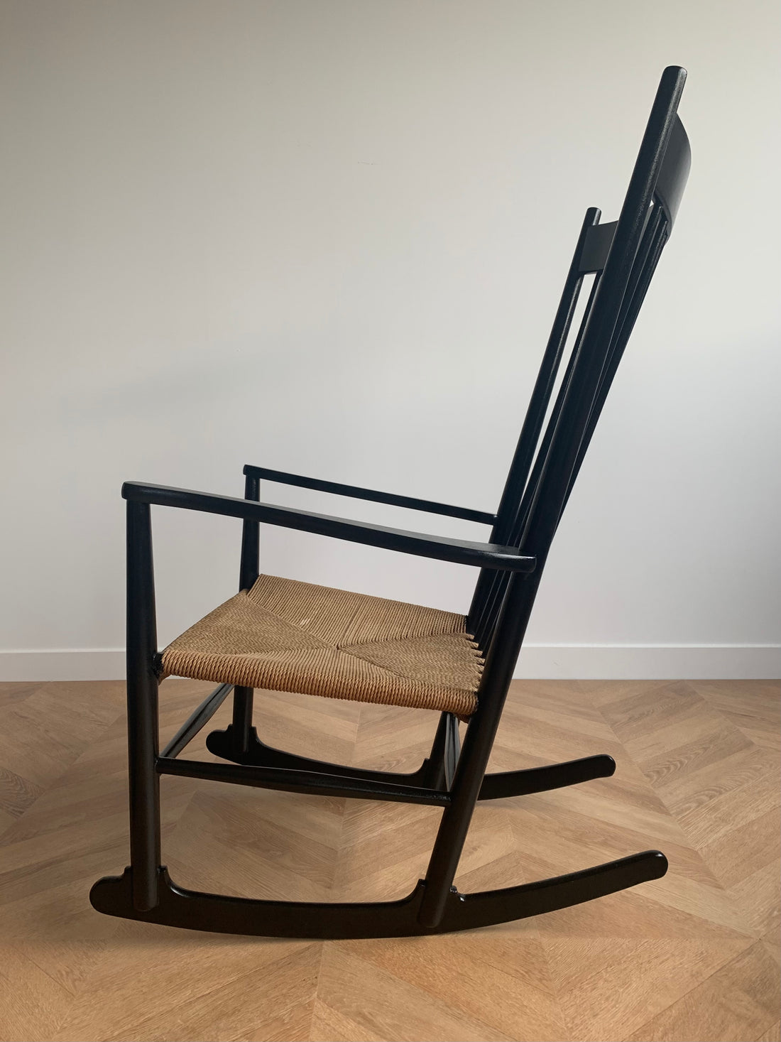 Rocking-chair J16 Hans Wegner (livraison incluse -modèle de gauche)