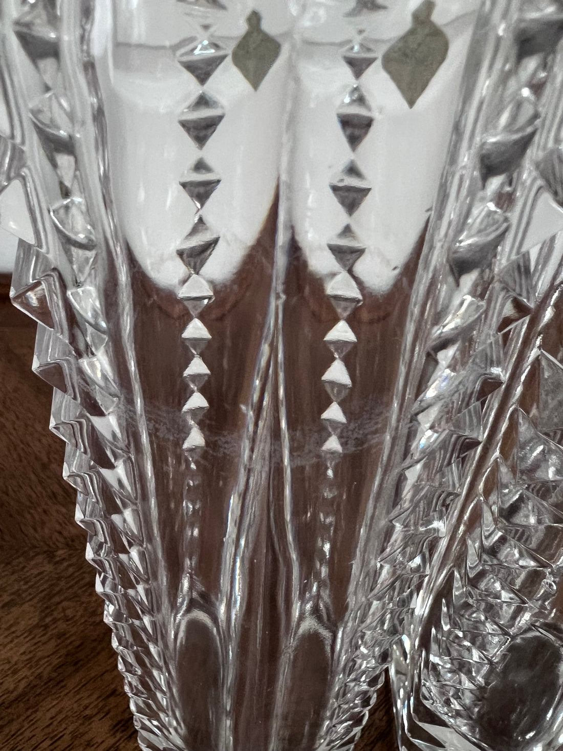Paire de vases sculpturaux en cristal