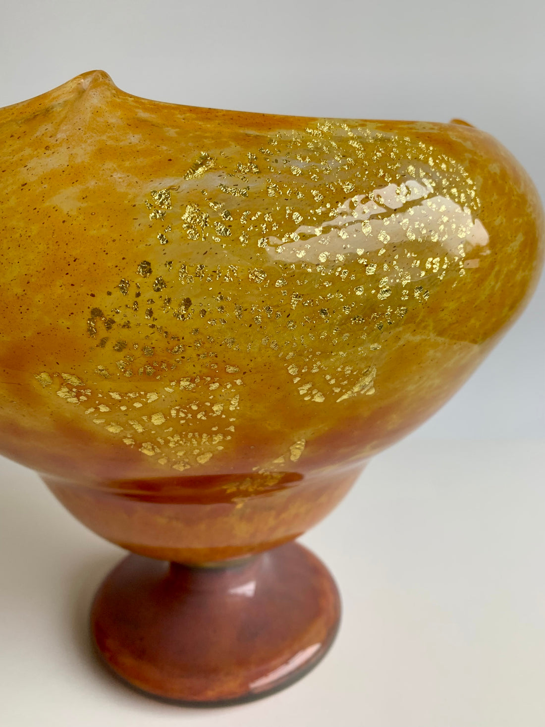Vase Daum aux paillons d'or