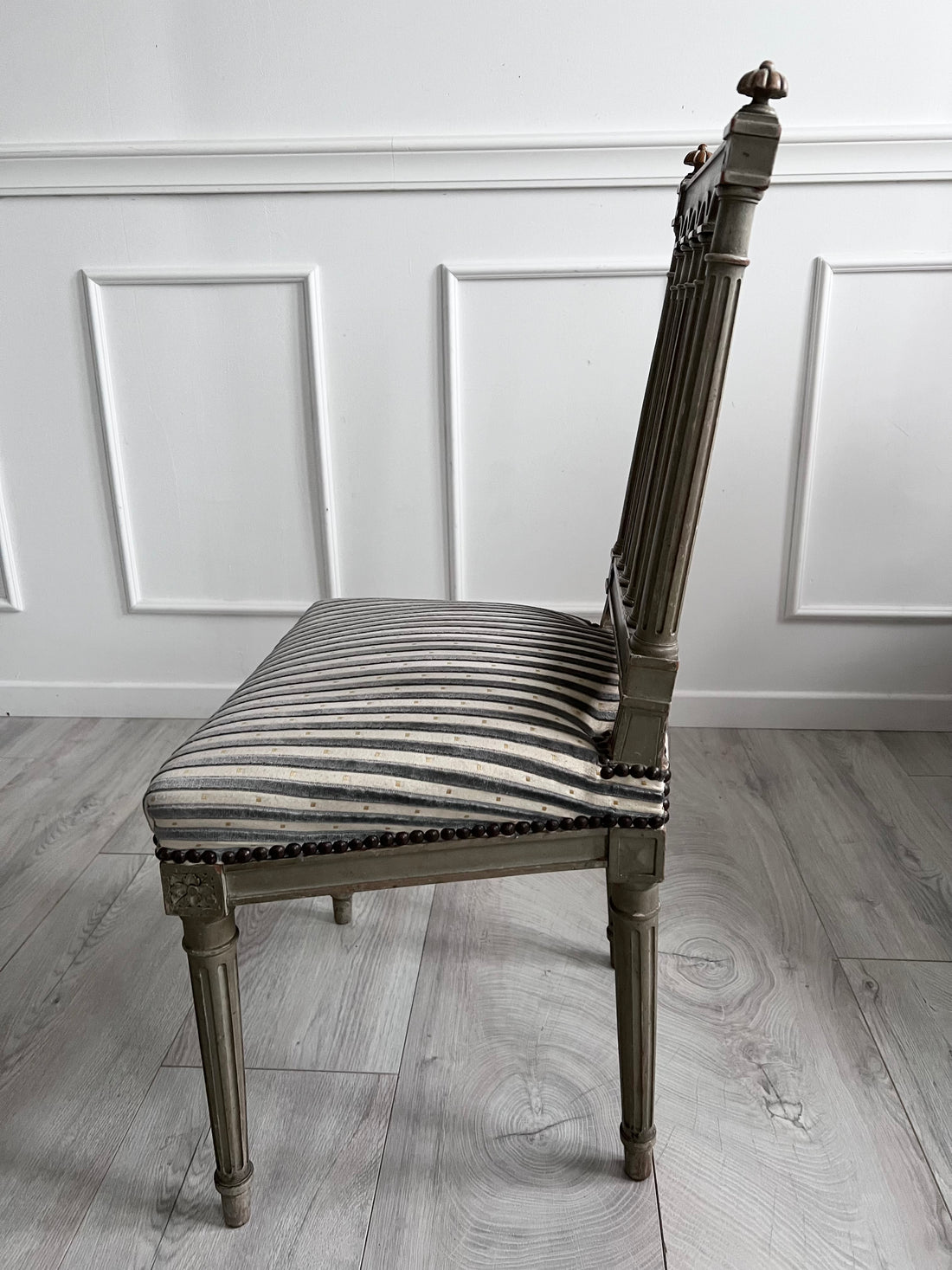 Chaise velours gris de style Louis XVI - France - 1890