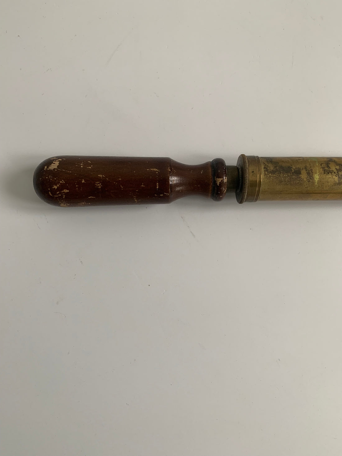 Ancien pulvérisateur en laiton