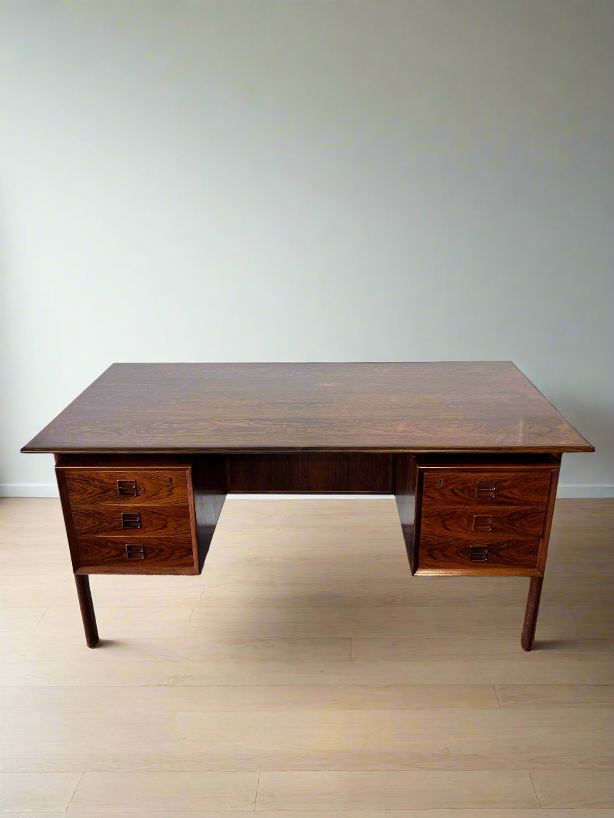 Bureau Arne Vodder en palissandre de Rio 1960