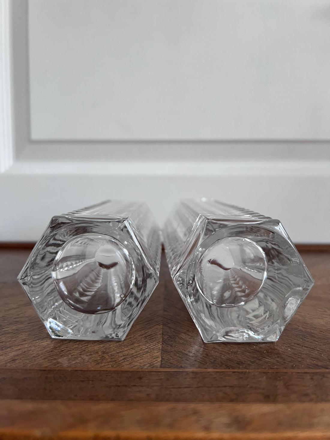Paire de vases sculpturaux en cristal