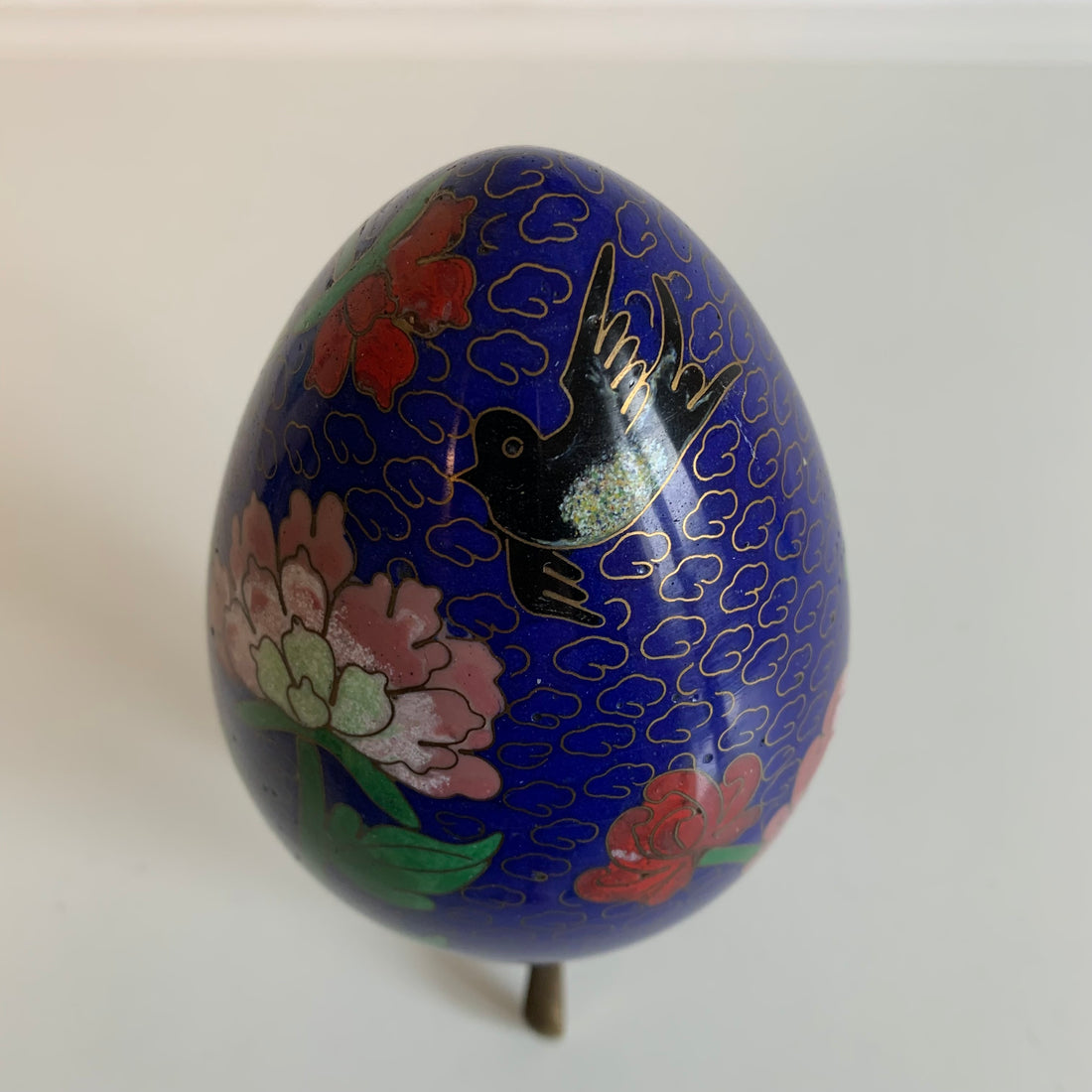 Grand oeuf en laiton cloisonné