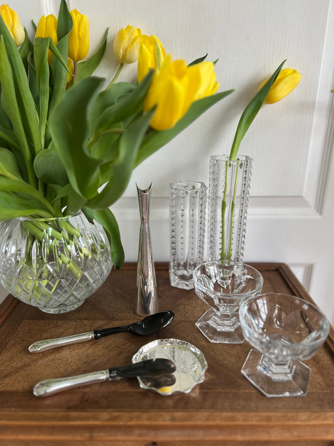 Paire de vases sculpturaux en cristal