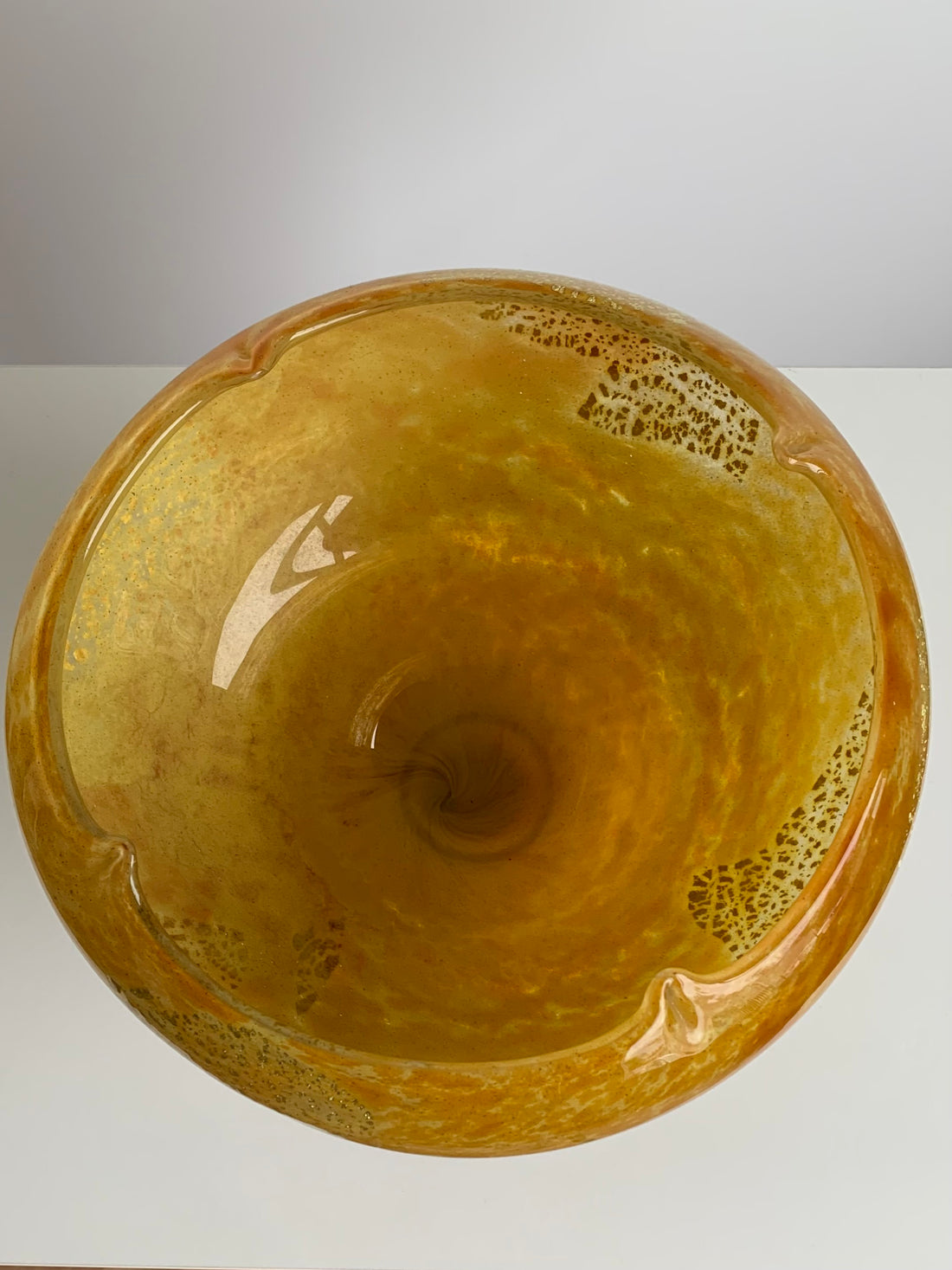 Vase Daum aux paillons d'or