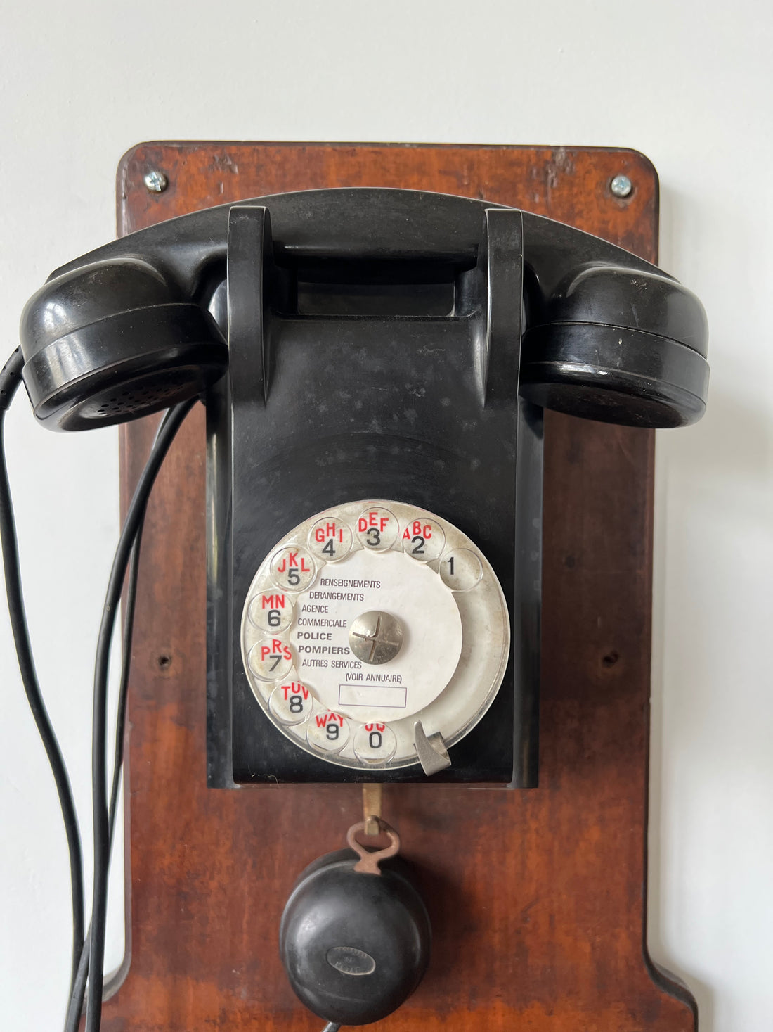 Téléphone avec support mural 1930-1950