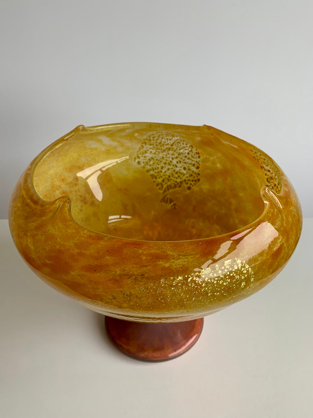 Vase Daum aux paillons d'or