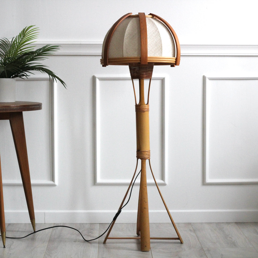 Lampadaire en rotin années 60