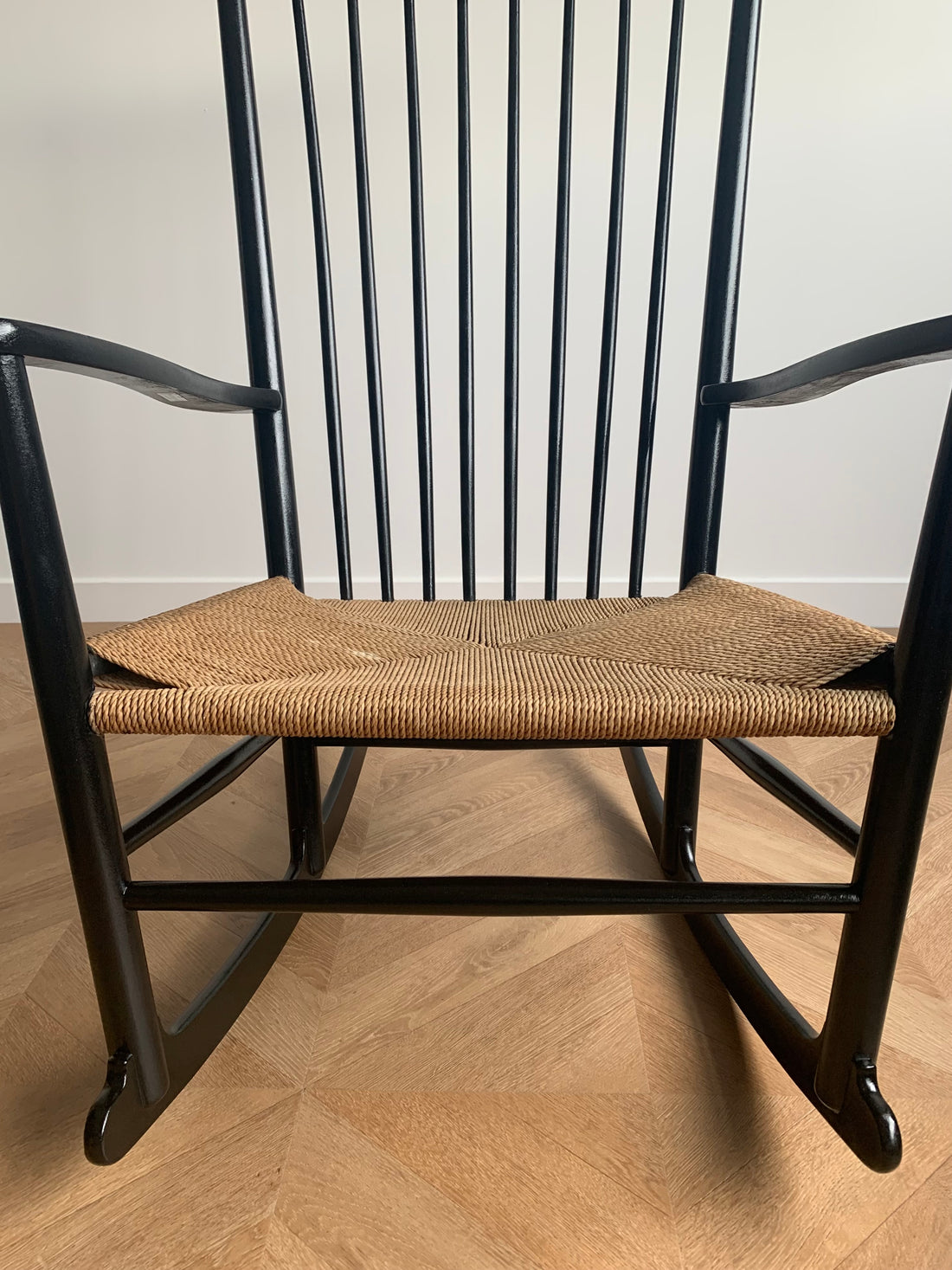 Rocking-chair J16 Hans Wegner (livraison incluse -modèle de gauche)