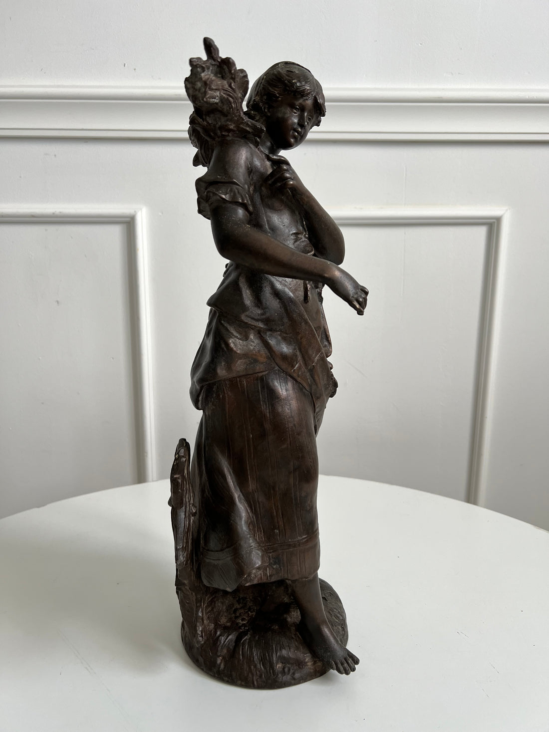 Auguste Moreau - Jeune femme à l'oiseau