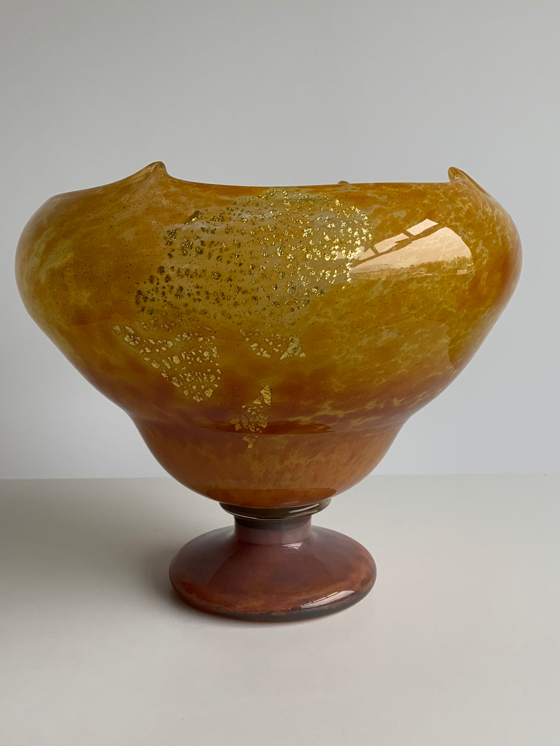 Vase Daum aux paillons d'or
