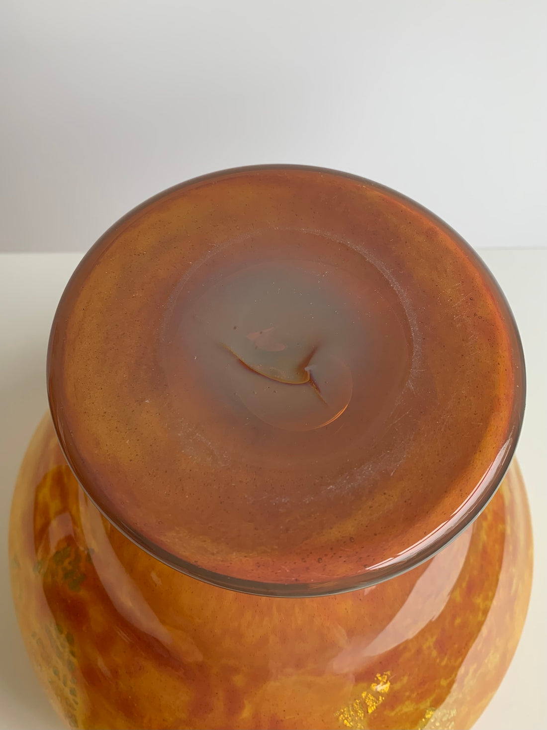 Vase Daum aux paillons d'or
