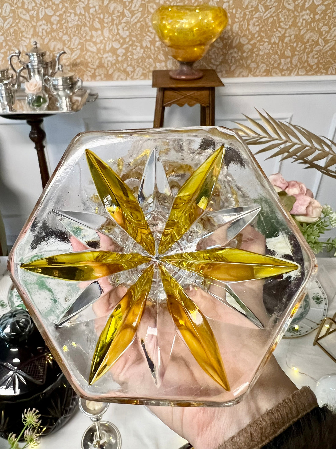 Vase ambré en cristal de Bohême c. 1950