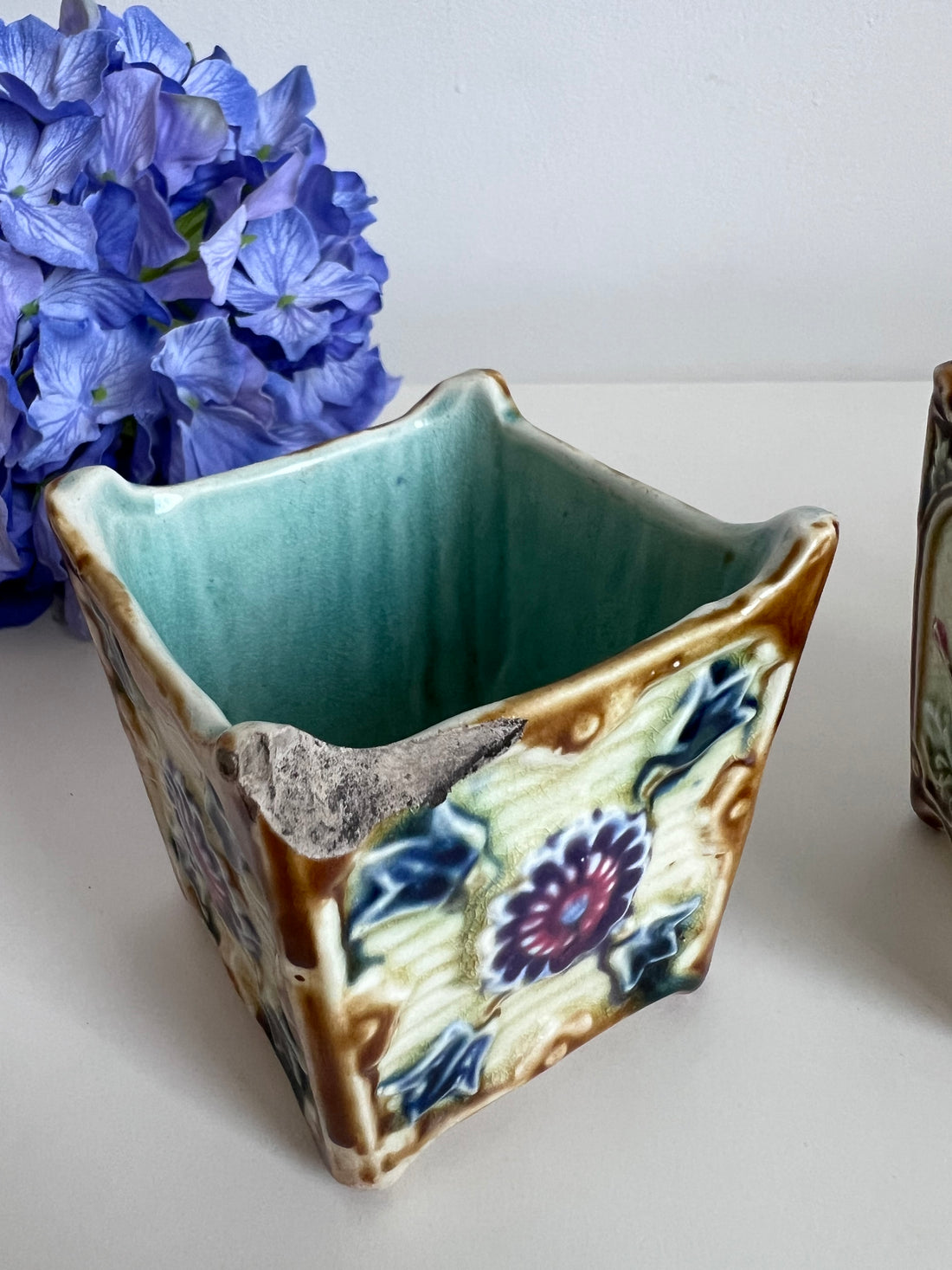 Série de 3 petits cache-pots en barbotine 1900