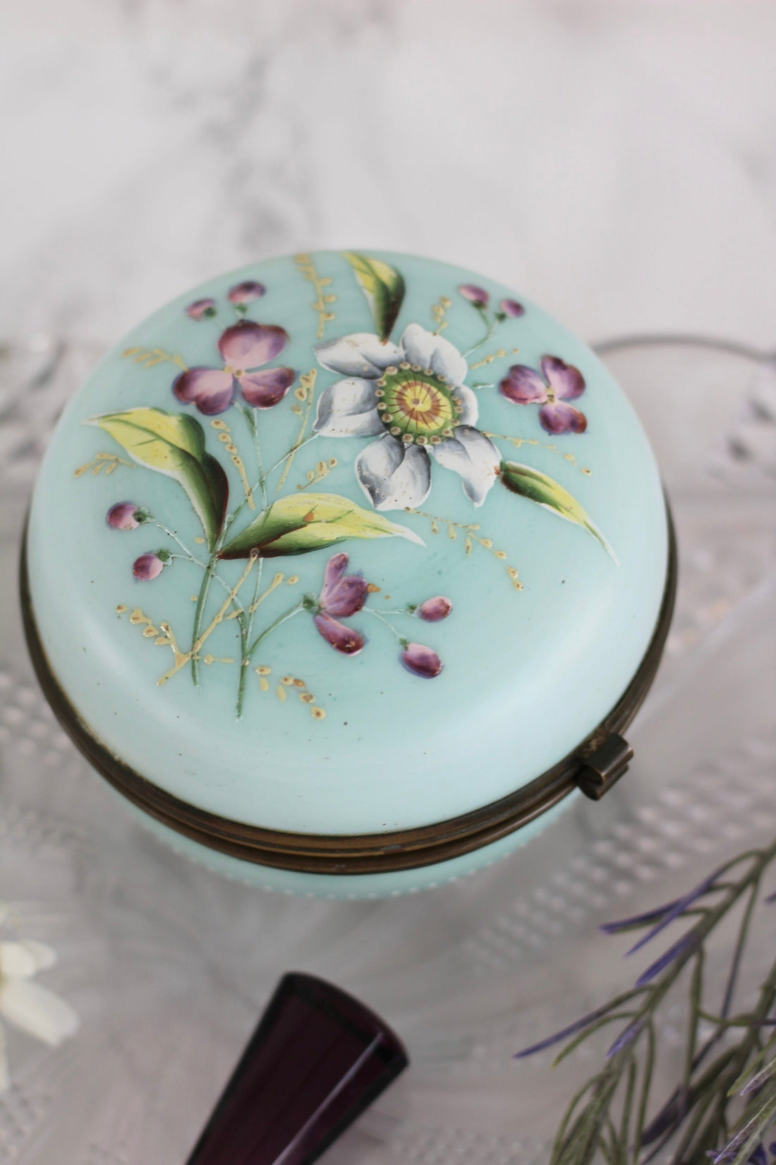 Boîte de toilette en opaline peinte à la main, vers 1900