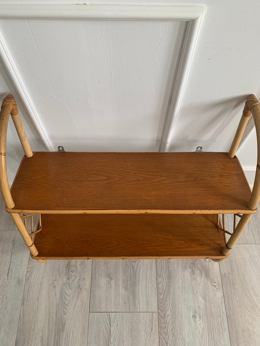 Étagère en rotin vintage