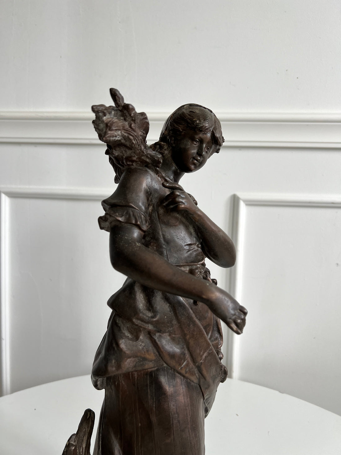 Auguste Moreau - Jeune femme à l'oiseau