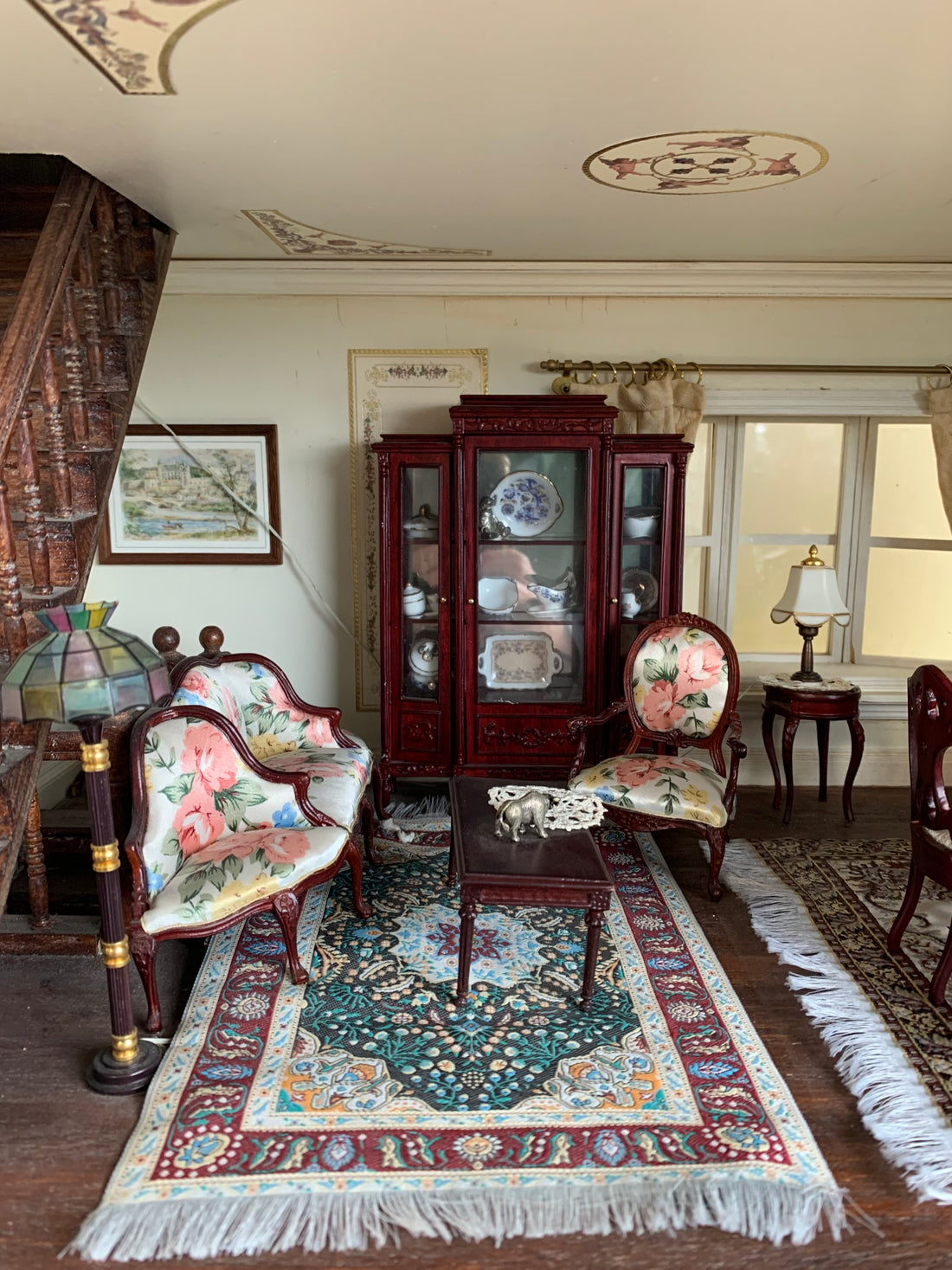 Ancienne maison de poupée