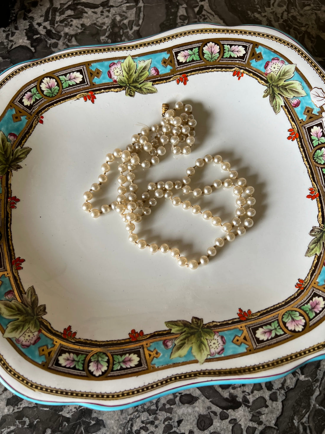 Plat Wedgwood Argyle fin XIXème