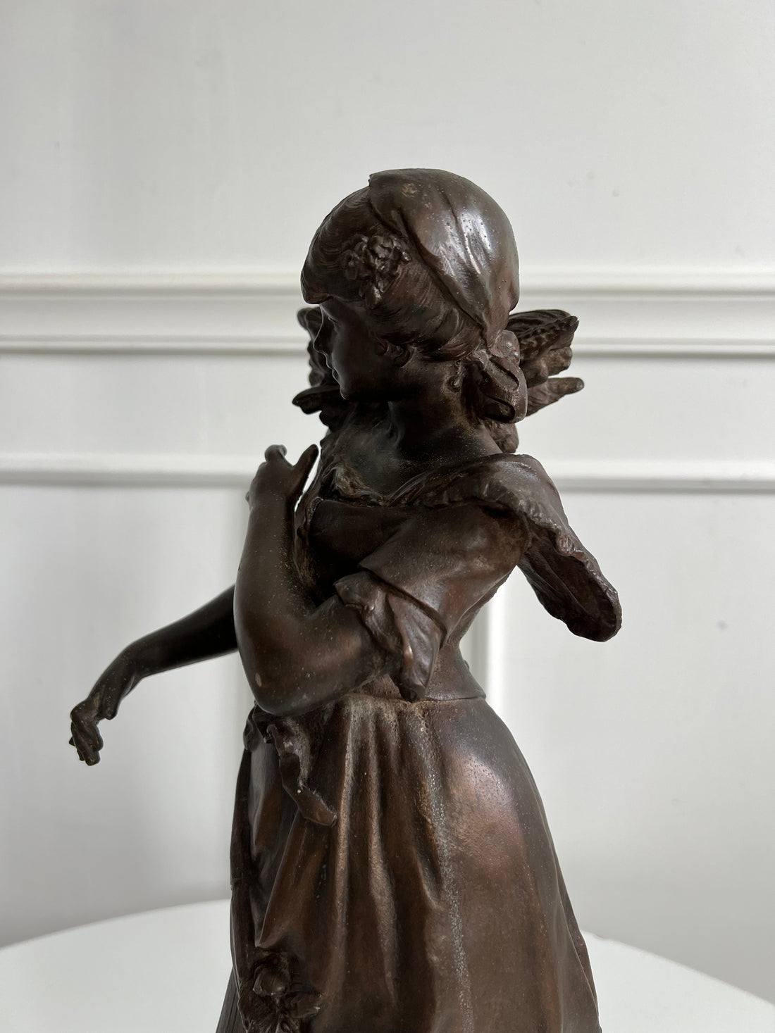 Auguste Moreau - Jeune femme à l'oiseau