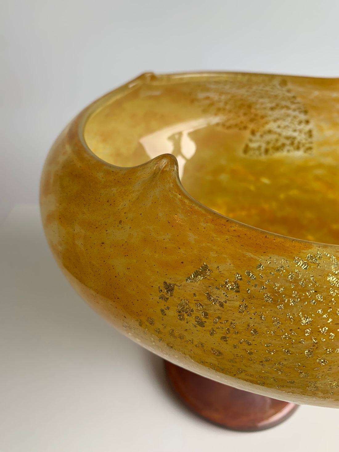 Vase Daum aux paillons d'or
