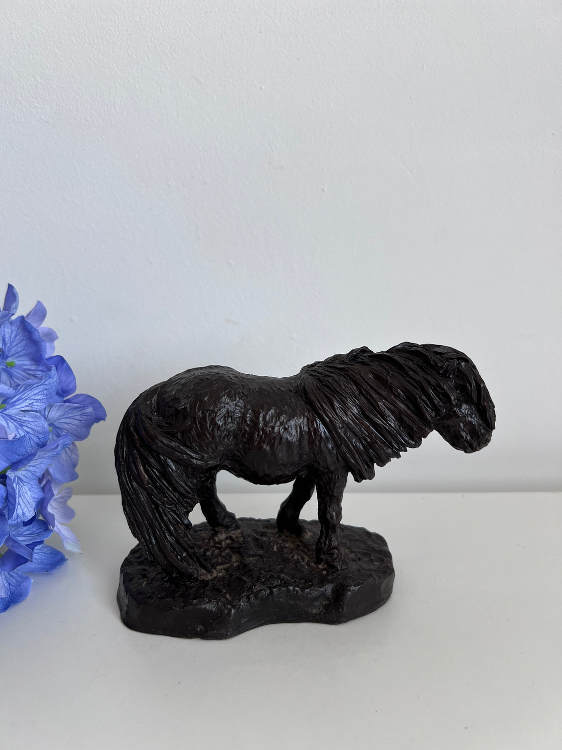 Poney Shetland en résine
