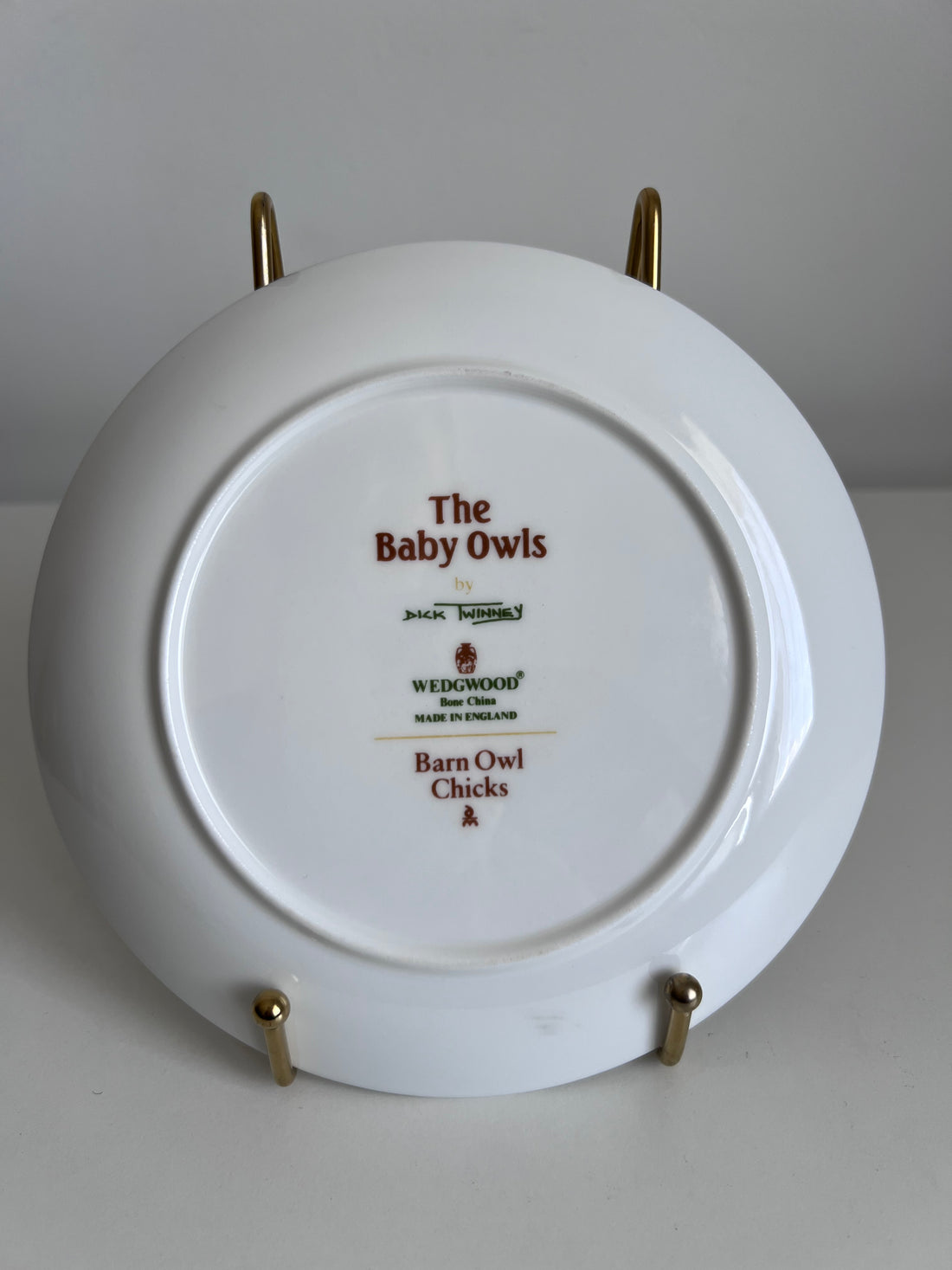 Assiette de collection Wedgwood, illustration de Dick Twinney - "The Barn Owl Chicks" 1988