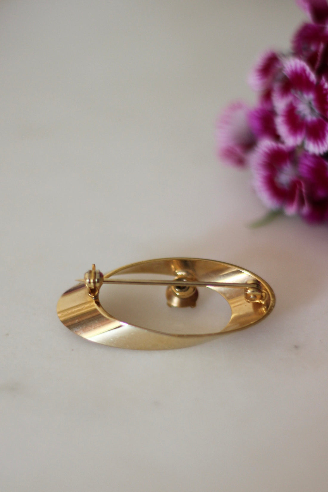 Broche vintage moderniste dorée