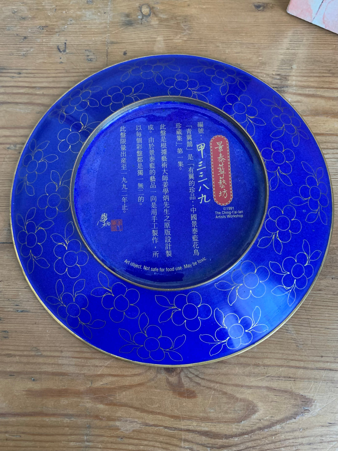 Assiette et 3 oeufs cloisonnés