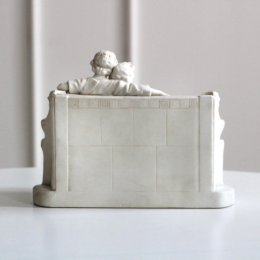 Jardinière en biscuit 1910