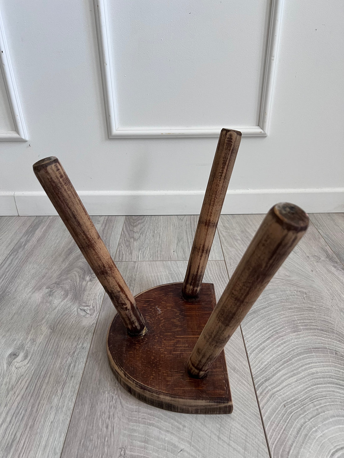 Tabouret ancien tripode